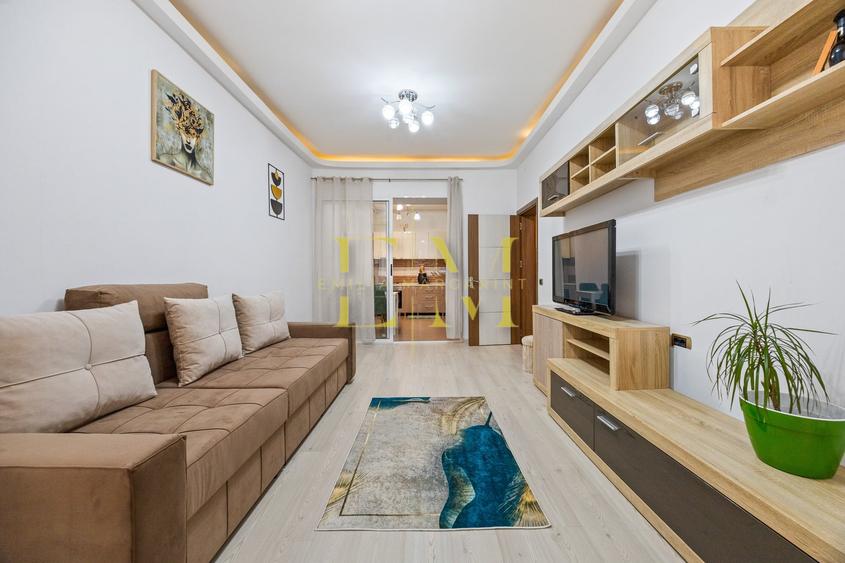 Apartament cu 3 camere decomandat în Tractorul