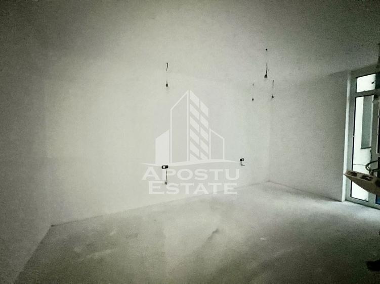 Apartament cu 2 camere semidecomandat în Aradului