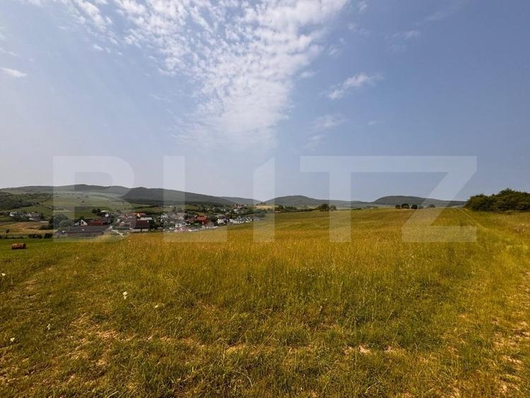Teren Construcții intravilan de 900 mp, în Est