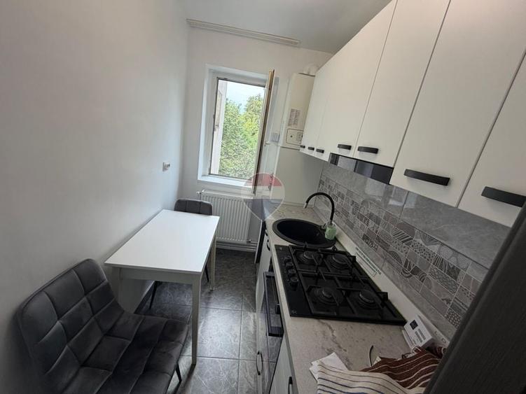 Apartament cu 2 camere semidecomandat, mobilat în Săsar