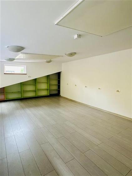 Casă individuală cu 6 camere cu Teren 275 Mp în Bartolomeu