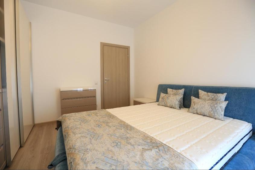 Apartament cu 2 camere semidecomandat, mobilat în Banu Manta