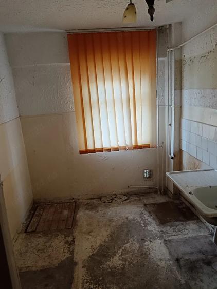 Garsonieră decomandată în Coman