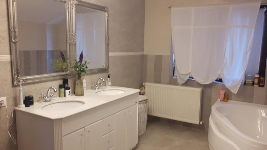 Casă individuală cu 5 camere cu Teren 600 Mp în Răcari