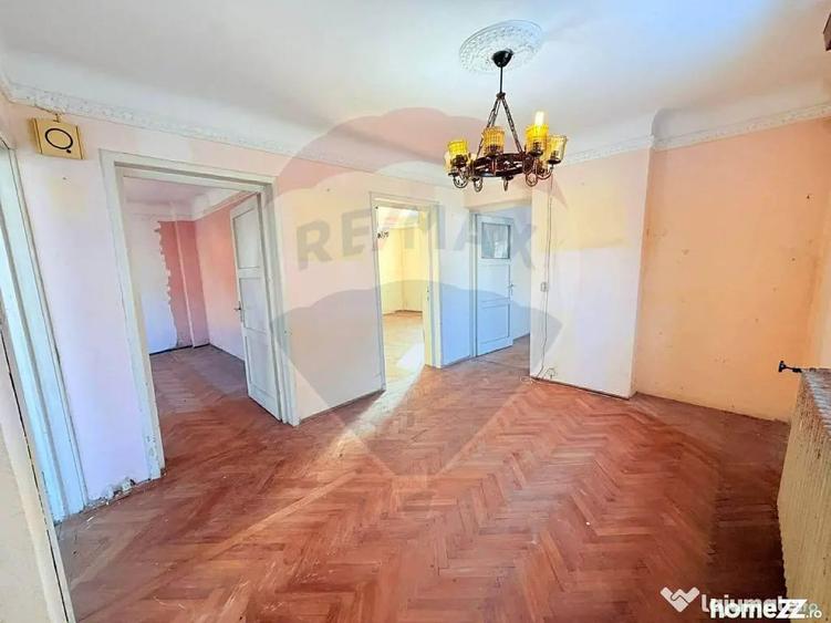 Casă cu 4 camere cu Teren 318 Mp în Gorjului