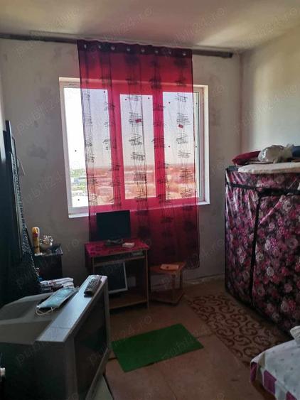 Apartament cu 3 camere semidecomandat în Câmpina