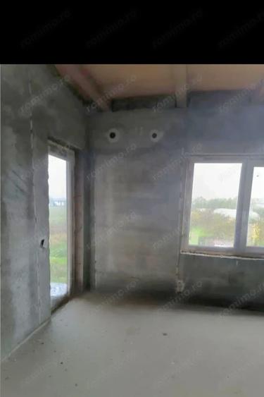 Casă cu Teren 1300 Mp în Varlaam