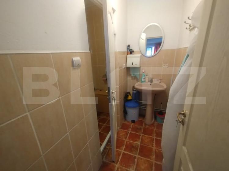 Apartament cu 3 camere semidecomandat în Decebal