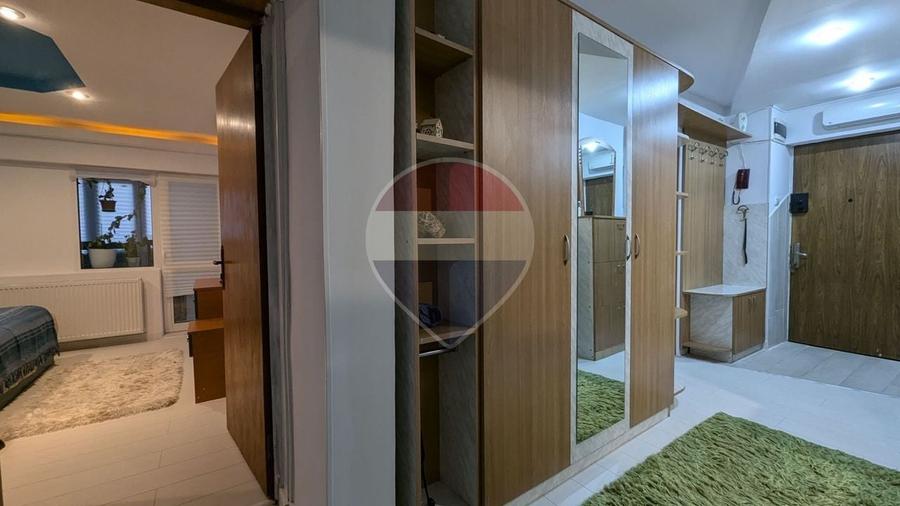 Apartament cu 3 camere decomandat, mobilat în P-ța Alba Iulia