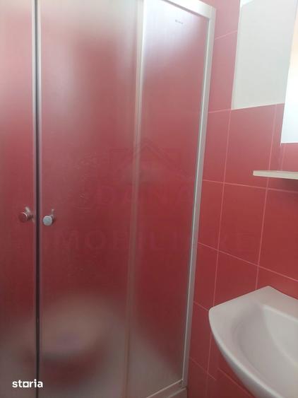 Casă cu 6 camere cu Teren 3340 Mp în Central