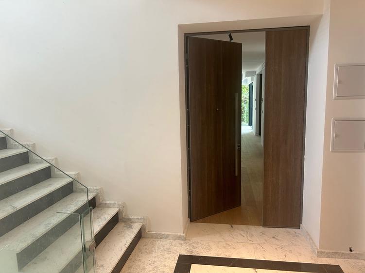 Apartament cu 4 camere decomandat în Primăverii