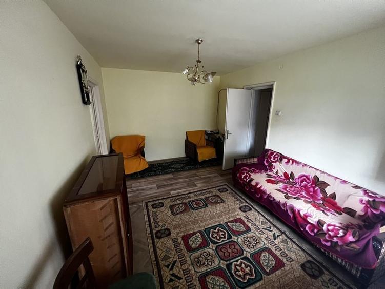Apartament cu 2 camere semidecomandat în Oltenița