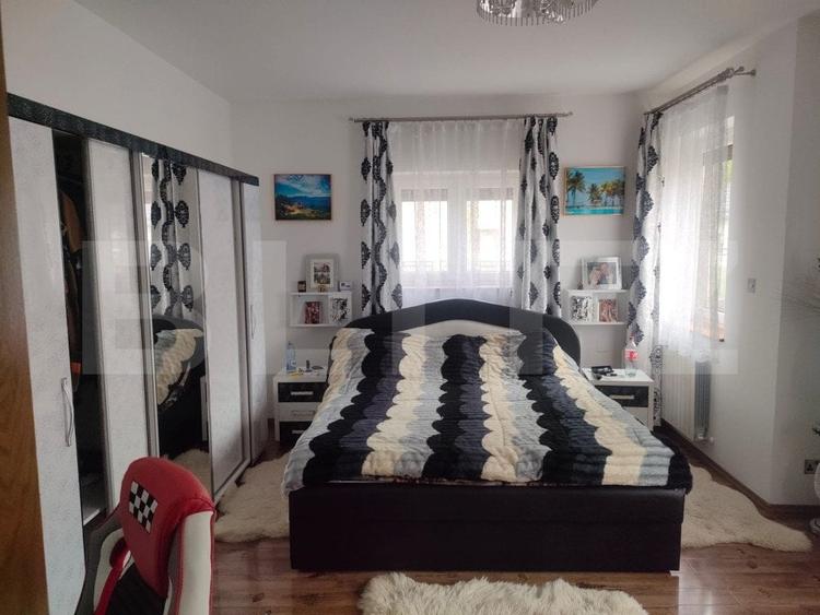Casă individuală cu 8 camere cu Garaj în Marginea