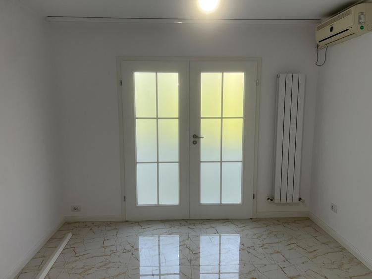 Apartament cu 3 camere semidecomandat în Crișan