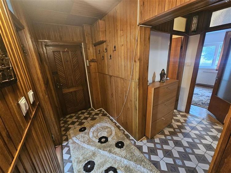 Apartament cu 3 camere decomandat, mobilat în Micro IV