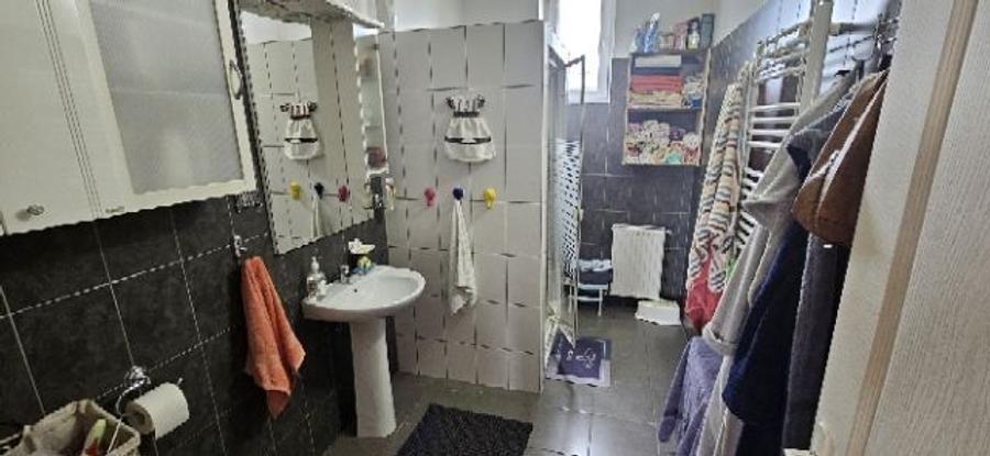 Casă individuală cu 5 camere cu Canalizare în Ciolpani