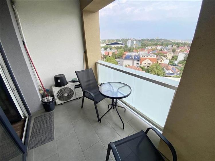 Apartament cu 3 camere circular, mobilat în Central