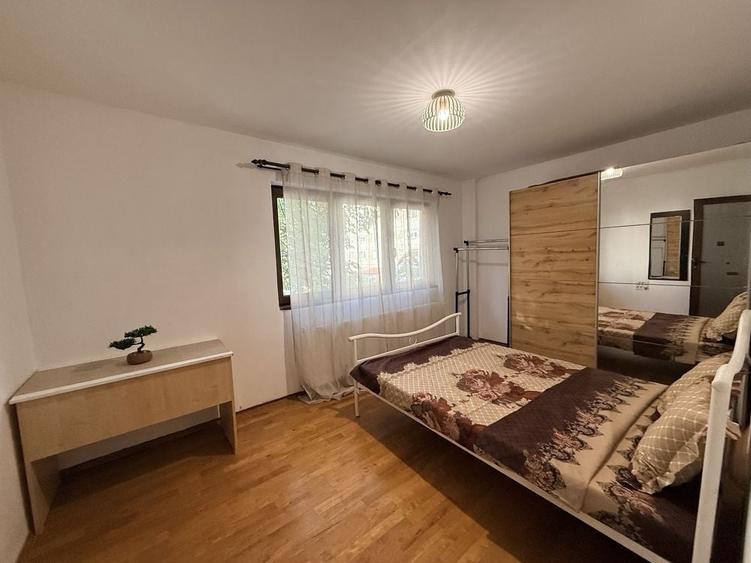 Apartament cu 3 camere semidecomandat în Dacia