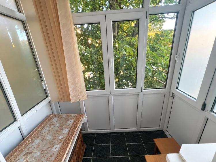 Apartament cu 2 camere semidecomandat, mobilat în Craiovița Nouă