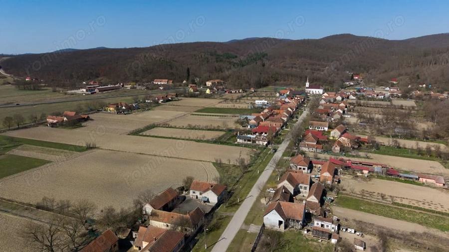 Teren de 2970 mp, în Odvoș