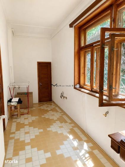 Casă cu 6 camere cu Teren 546 Mp în Centrul Istoric