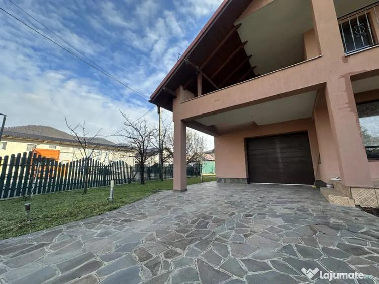 Casă cu 5 camere cu Teren 970 Mp în Independenței