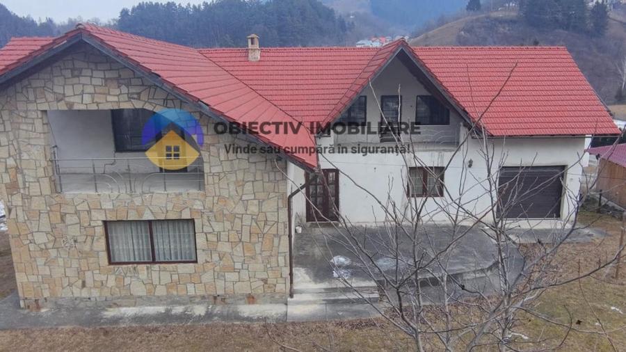Casă cu 4 camere cu Teren 1376 Mp în Borca