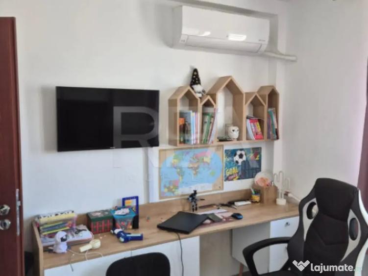 Apartament cu 3 camere semidecomandat în Colentina