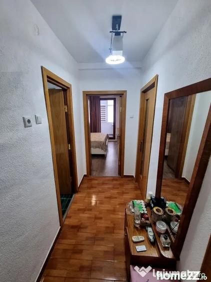 Apartament cu 3 camere semidecomandat în Peninsula