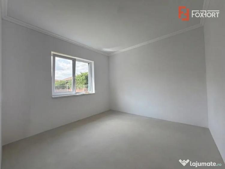 Casă cu 5 camere cu Teren 334 Mp în Dumbrăvița