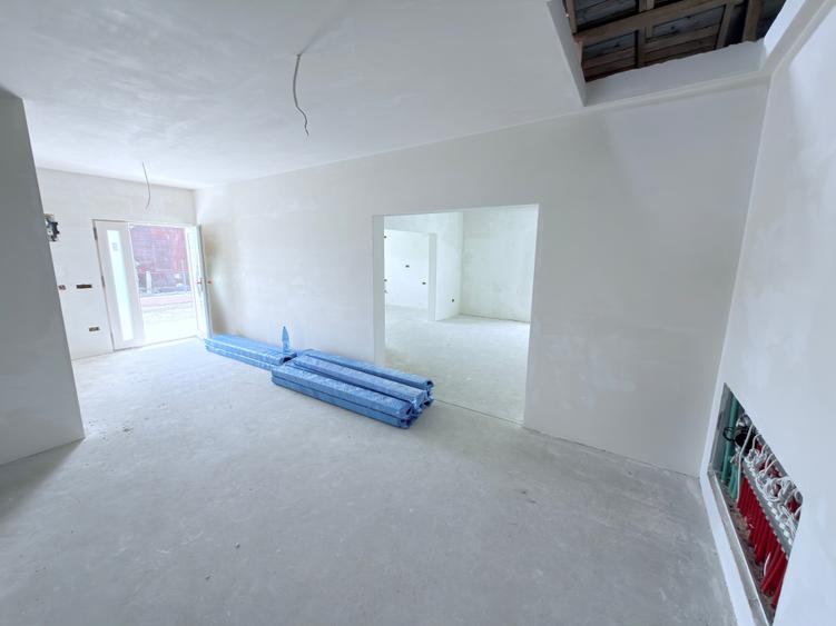 Casă individuală cu 4 camere cu Teren 600 Mp în Central