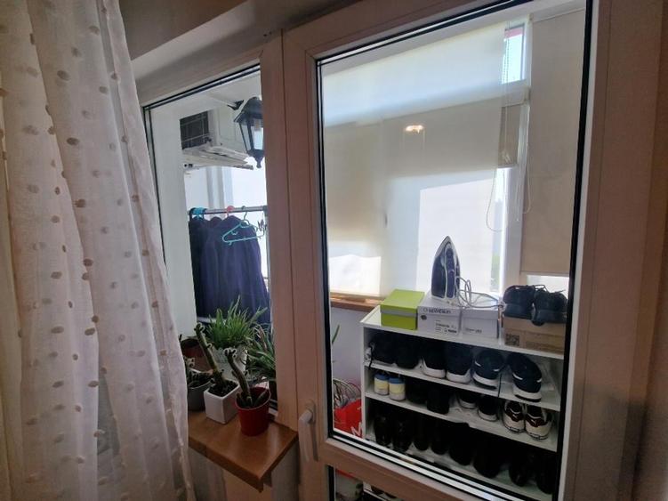Apartament cu 4 camere semidecomandat în Berceni