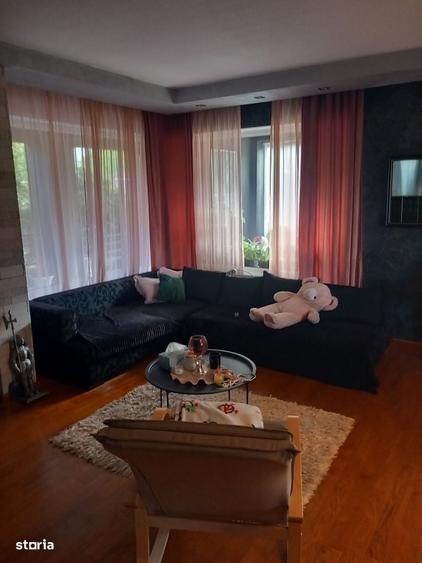 Casă cu 3 camere în Corunca