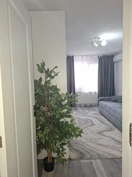 Apartament cu 4 camere decomandat în P-ța Gorjului