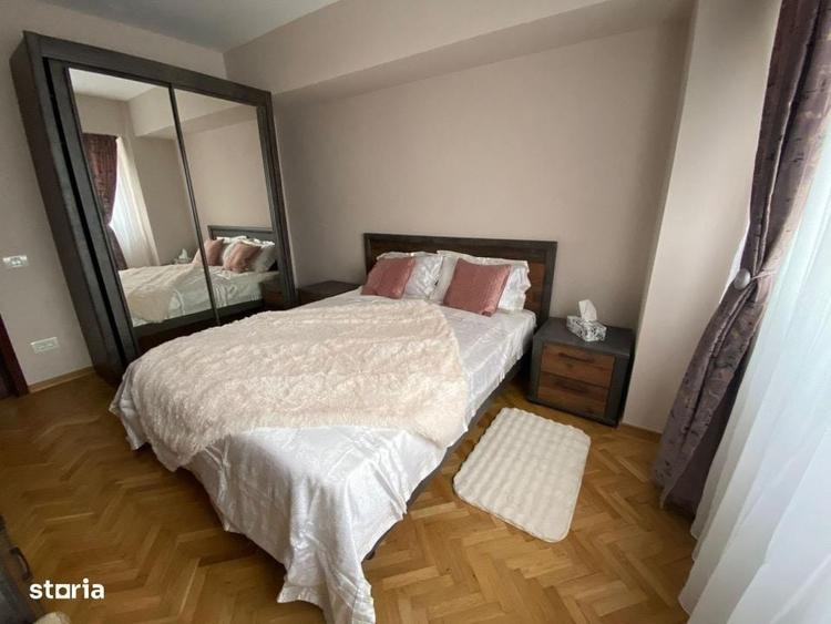 Apartament cu 3 camere decomandat în Victoriei
