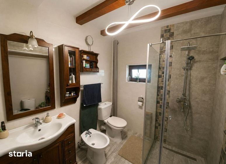 Casă cu 3 camere cu Teren 2100 Mp în Central