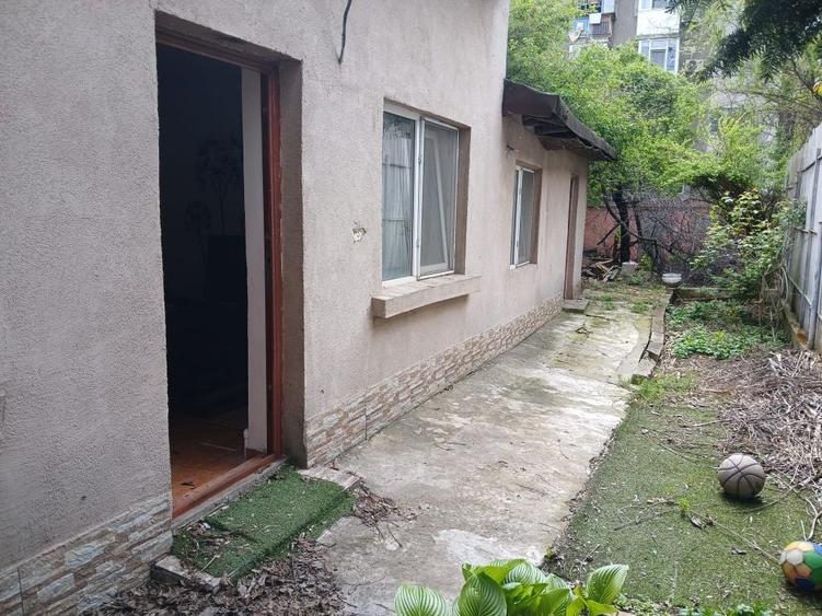 Casă cu 4 camere în Vitan