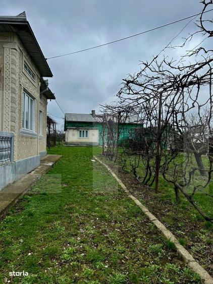 Casa din caramida, cu teren 5810 mp - Calinesti - 2