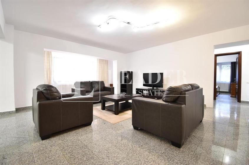 Apartament cu 4 camere semidecomandat în Aviatorilor