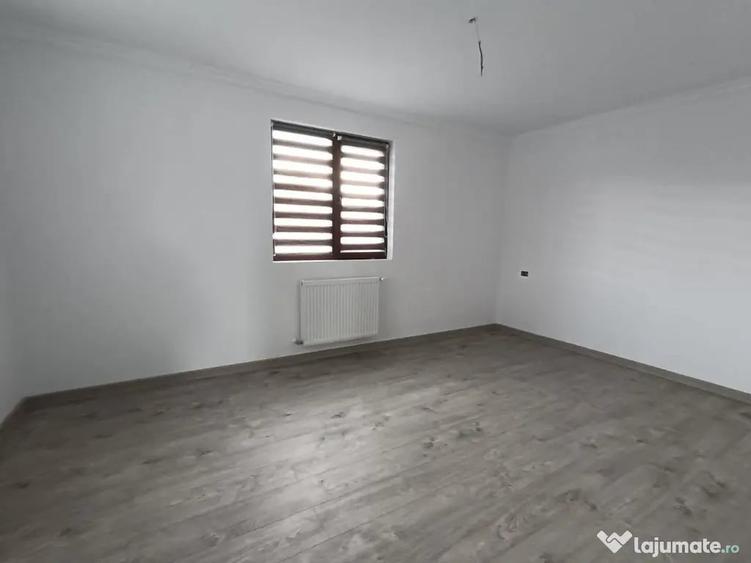 Casă cu 6 camere cu Teren 1000 Mp în Șcheia