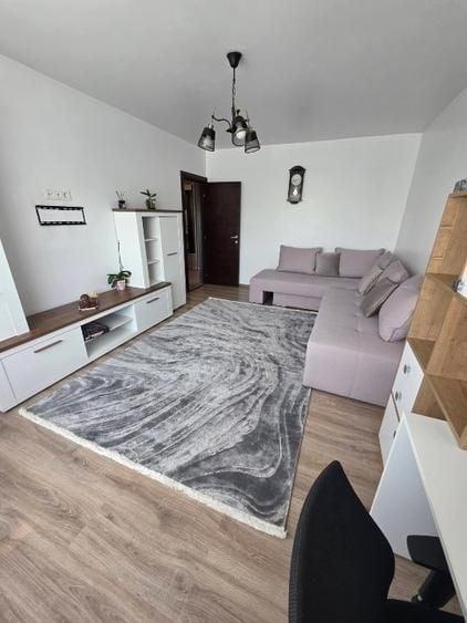 Apartament cu 3 camere decomandat în Girocului