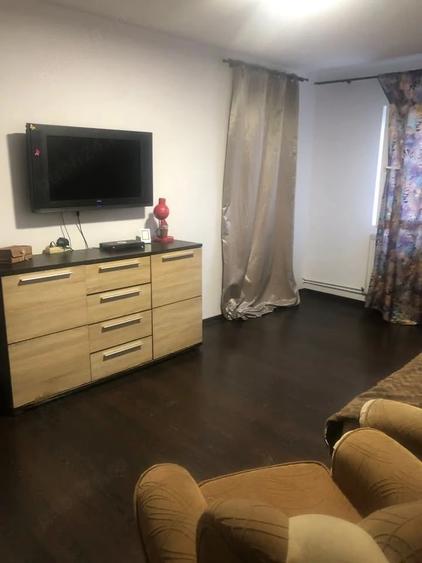 Apartament cu 3 camere decomandat în Spitalul Județean