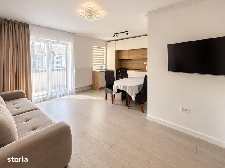 Apartament cu 3 camere decomandat în Tractorul