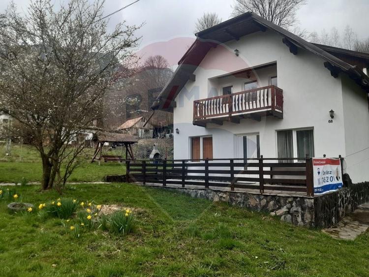Casă individuală cu 7 camere cu Teren 3580 Mp în Tohănița