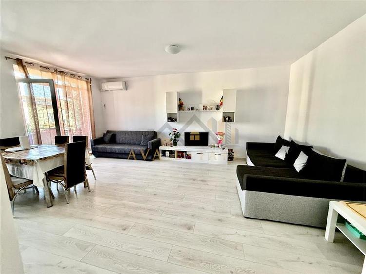 Apartament cu 3 camere semidecomandat, mobilat în Dumbrăvița