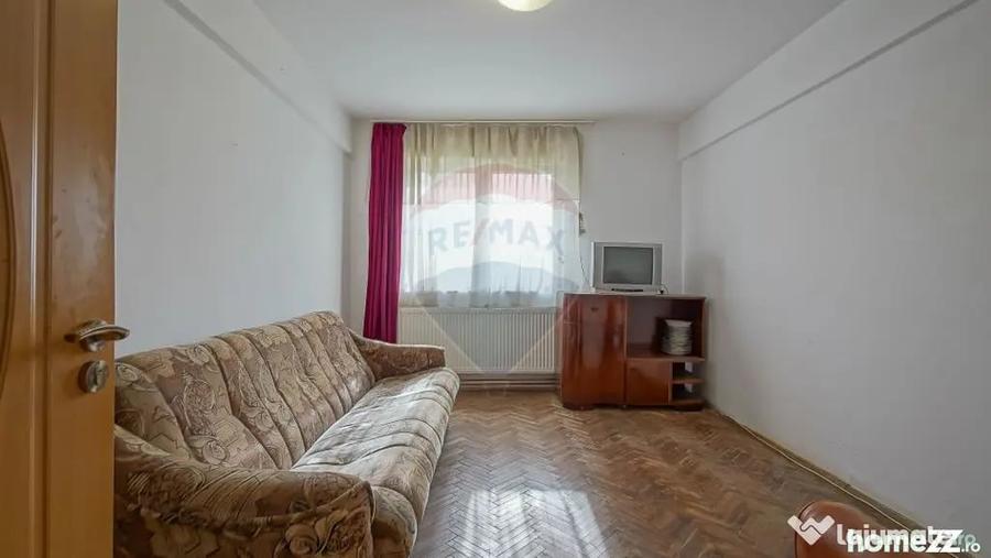 Apartament cu 4 camere semidecomandat în Stupini