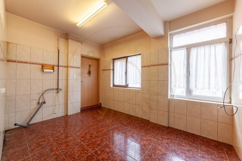 Apartament cu 3 camere decomandat în Găvana