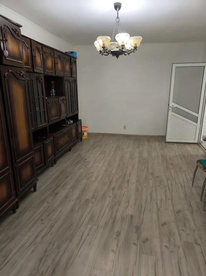 Apartament cu 3 camere decomandat în Traian