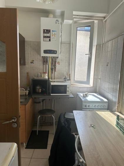 Garsonieră semidecomandată, mobilată în Universitate