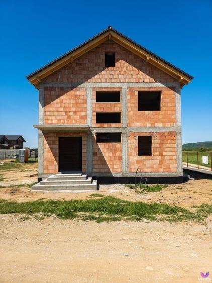 Casă individuală cu 4 camere cu Canalizare în Exterior Sud